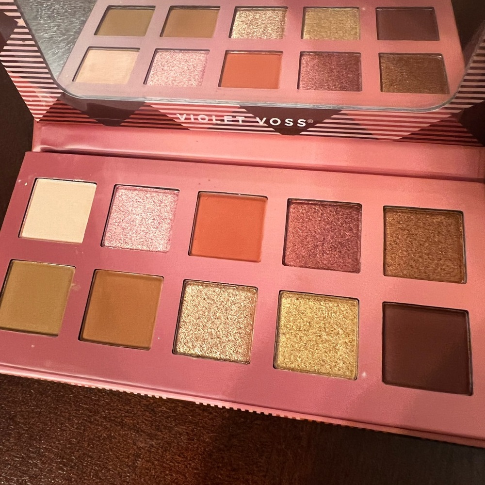 Violet Voss Eye Shadow Palette